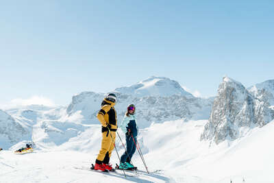 Skieurs sur le domaine de Tignes au printemps